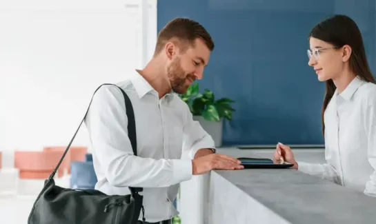 Digital Signage w biurach jak usprawnić komunikację z i gośćmi